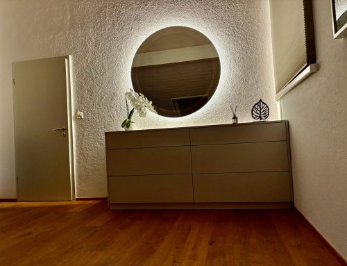 Kommode mit 6 Schubladen; Wandspiegel mit LED dimmbar